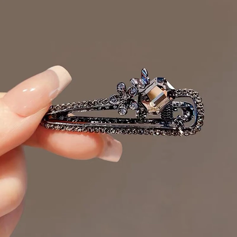 Koreanische Art elegante Strass Schmetterling Blume Haars pangen Haars pange für Frauen neue Seite Clip Pony Clip High-End Enten schnabel Clip – Detail 5