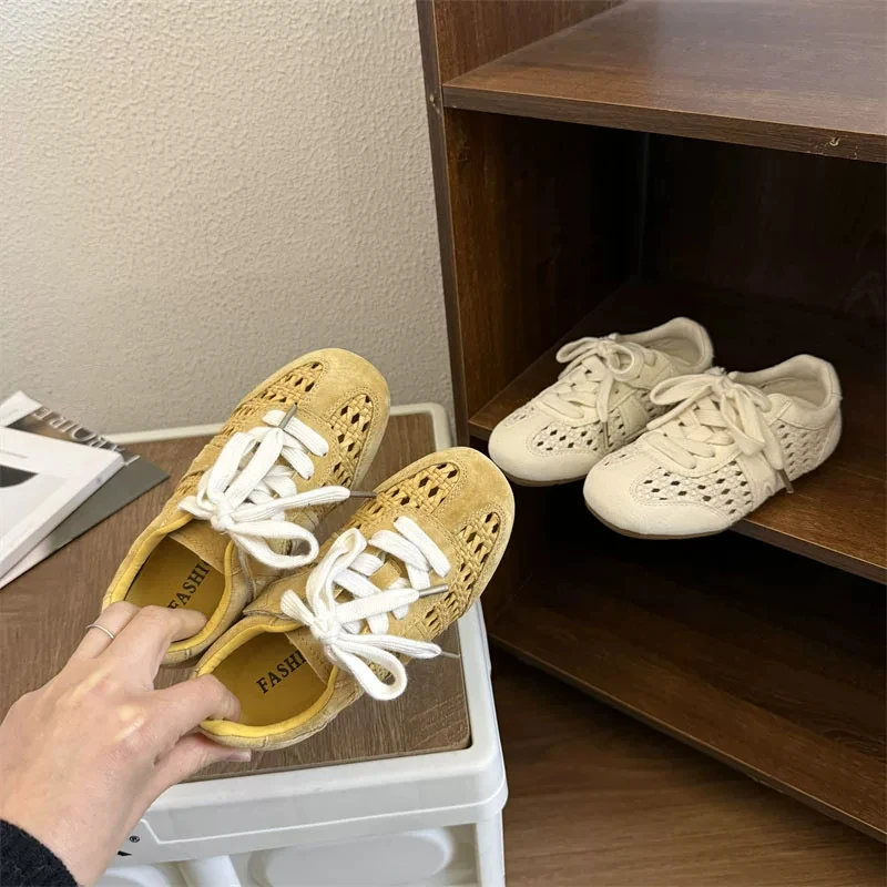 Little Girls Cut-outs Mesh Sneakers 2026 New Summer Kids Barefoot Trainers Soft Sole Comfort Versatile School Outdoor Daily Wear