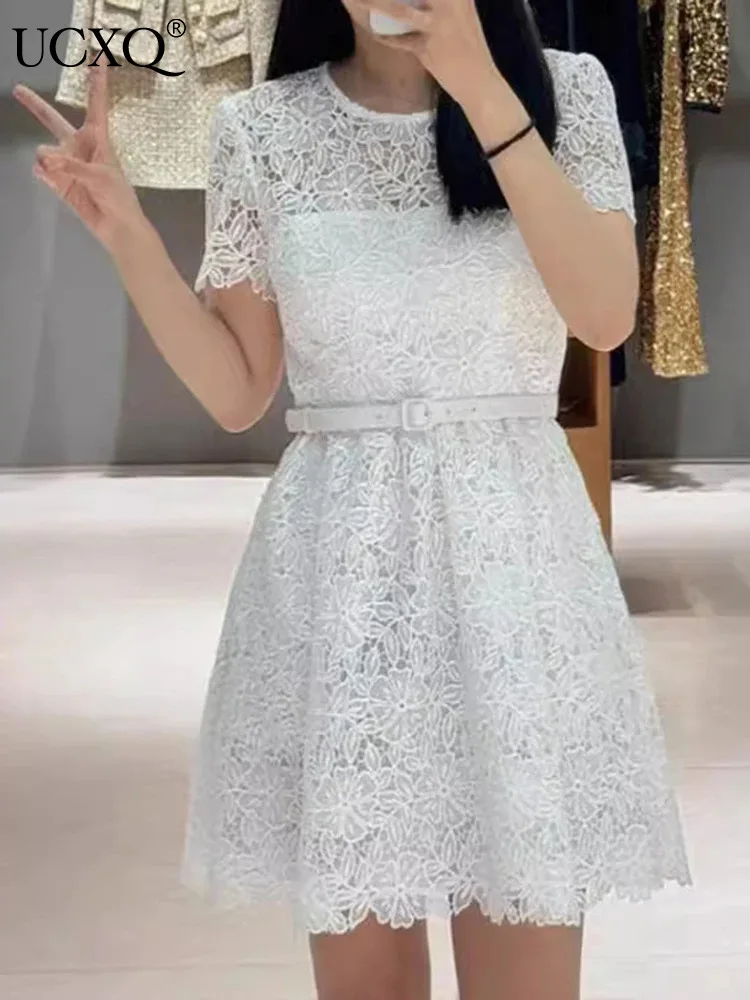 

UCXQ Elegant Short Dress Hotsweet Lace Hollowed Out O Neck Belt Waist Office Lady Fashion Dresses Women 2024 Spring Summer A9464