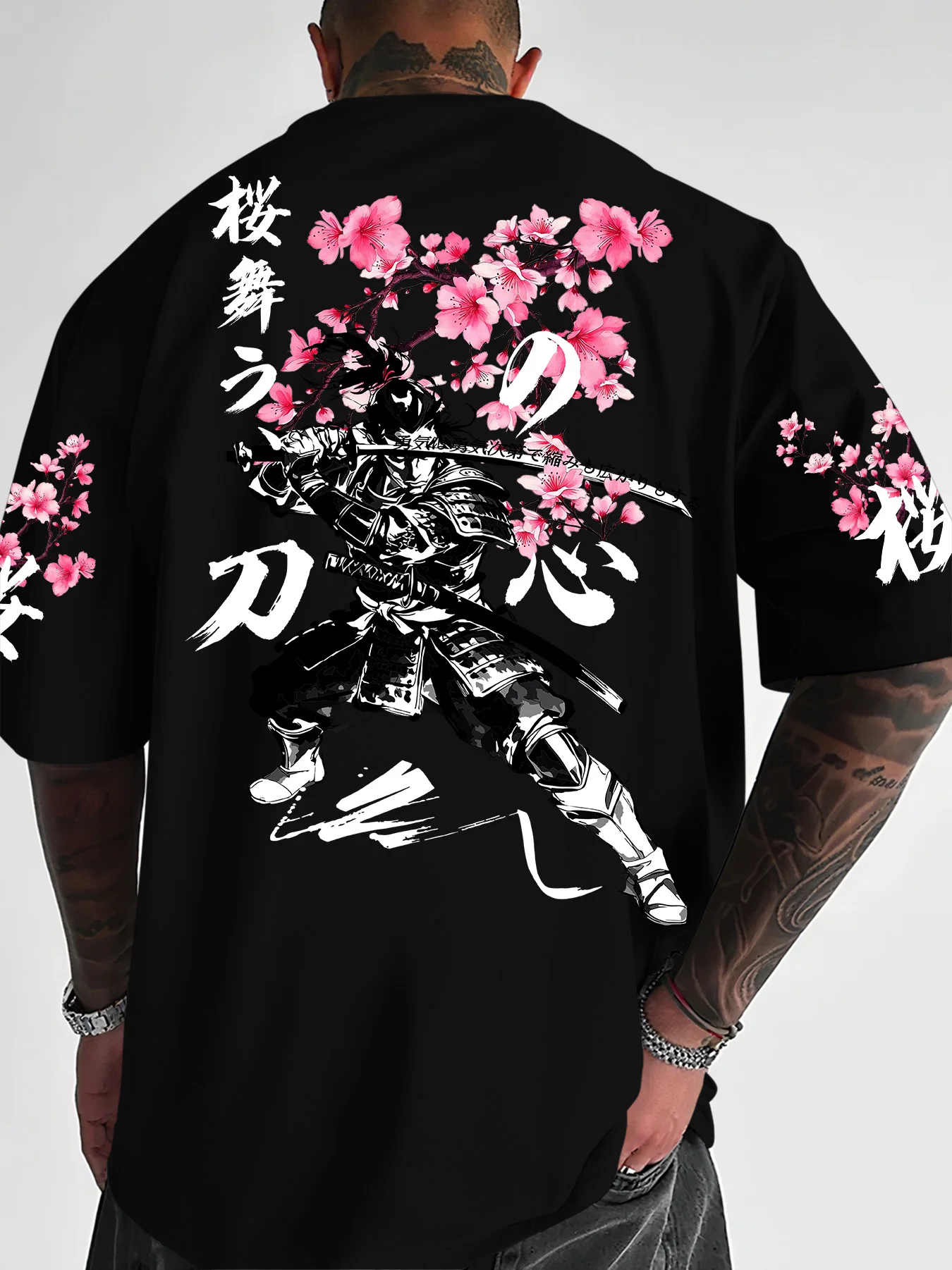 Camiseta Oversize para Hombre con Estampado de Sakura Estilo Samurái, 100% Poliéster, Diseño Gráfico Estilo Japonés, Ropa Urbana, Tallas S-XXL