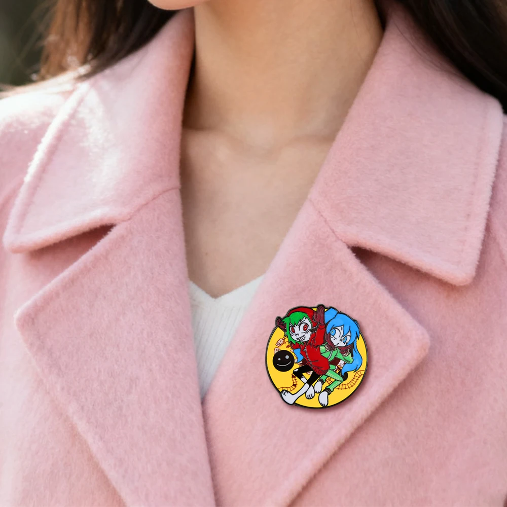 Band-Album-MV-Thema Emaille-Pins mit den Figuren Gumi und der Sängerin, Broschen für Rucksäcke, Hüte, Abzeichen, Accessoires, Fan-Geschenke – Detail 11