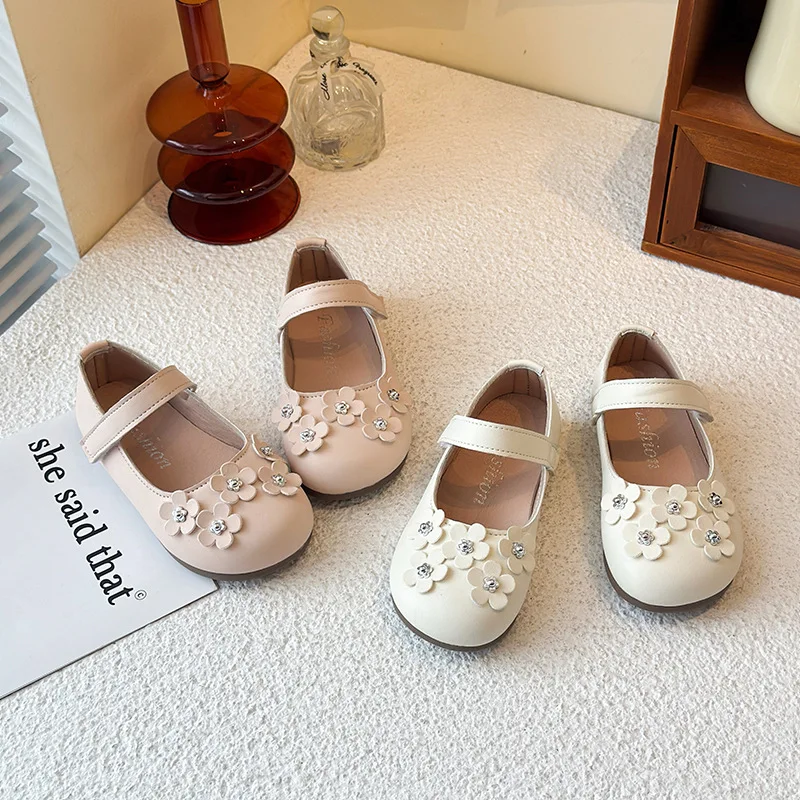 

Туфли на плоской подошве для маленьких девочек, туфли с цветочным узором на мягкой подошве, детские туфли для принцесс, бежево-розовые, детская обувь для детей от 1 до 8 лет, Chaussure fille