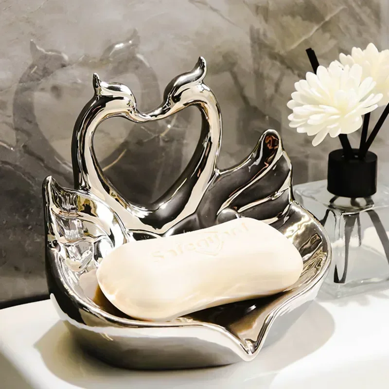 

Легкая роскошная креативная мыльница, керамические украшения в виде лебедя для ванной комнаты, настенная подвесная посуда с отверстием, бесплатная посуда для хранения, новые поступления