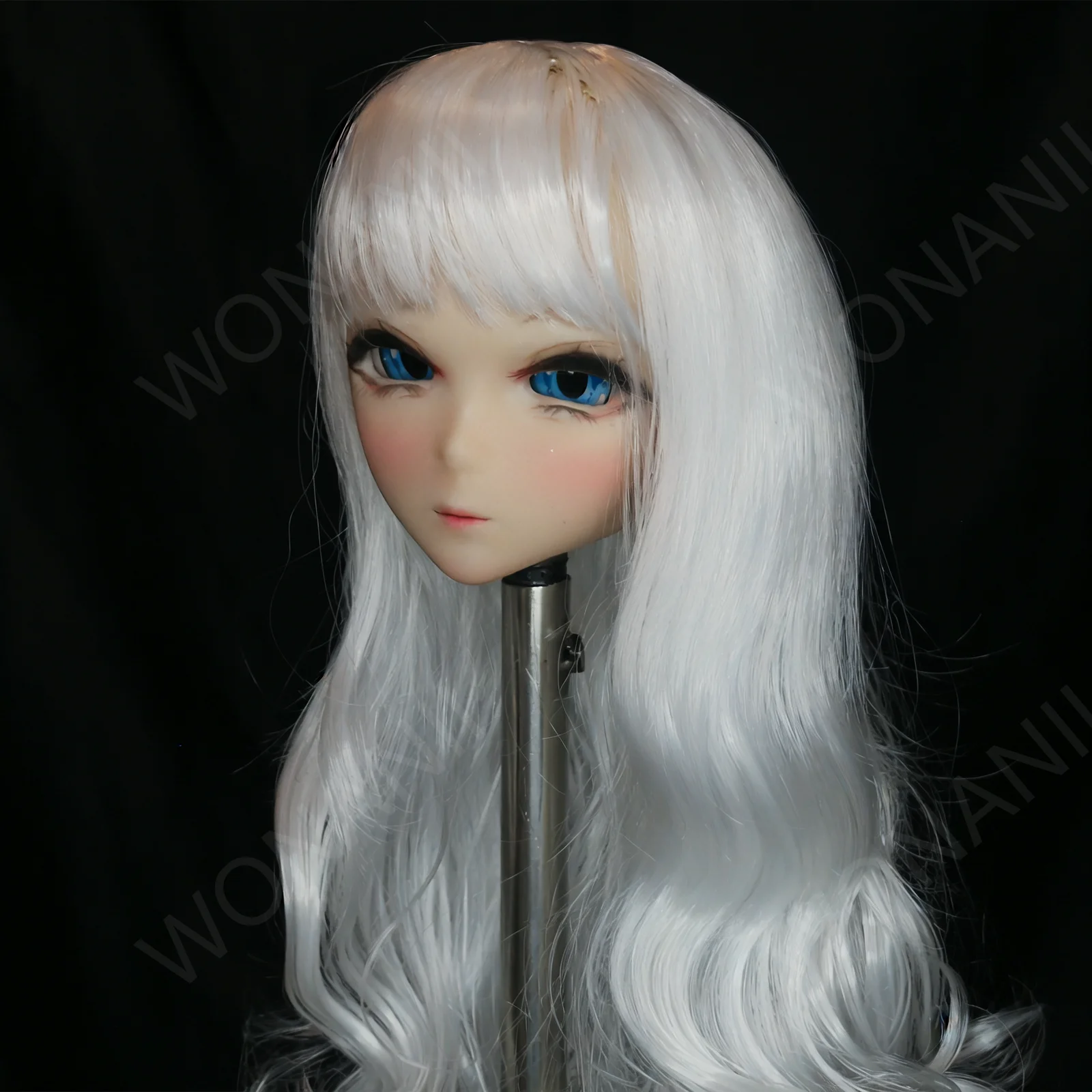 تستخدم تقنية TPE العالية الجودة في تمارين المكياج وتصميم الشعر والإبداع الفني.