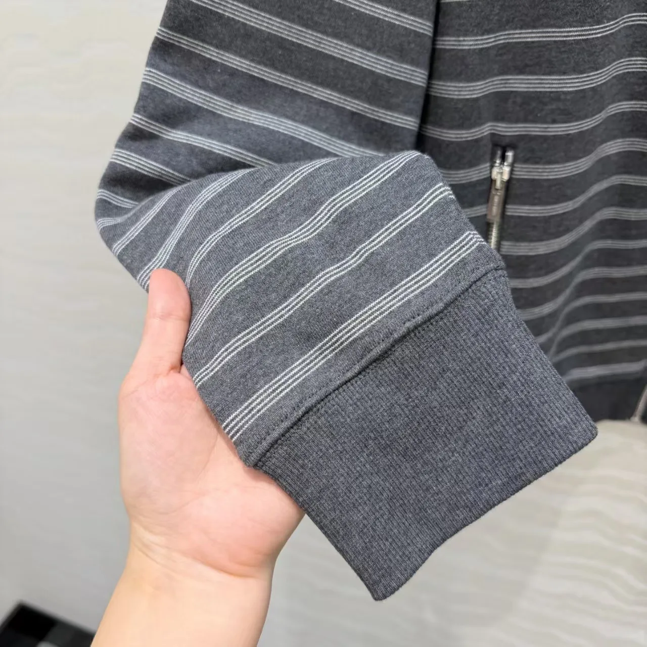 Autumn and winter new cross striped contrasting stand up collar zipper loose shoulder casual jacket for women