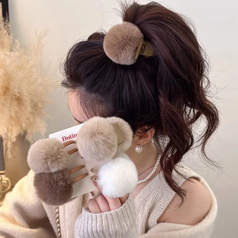 

Autumn and winter ball plush grip clip for women 2024 new high-end temperament hair clip, high ponytail, small shark clip hair