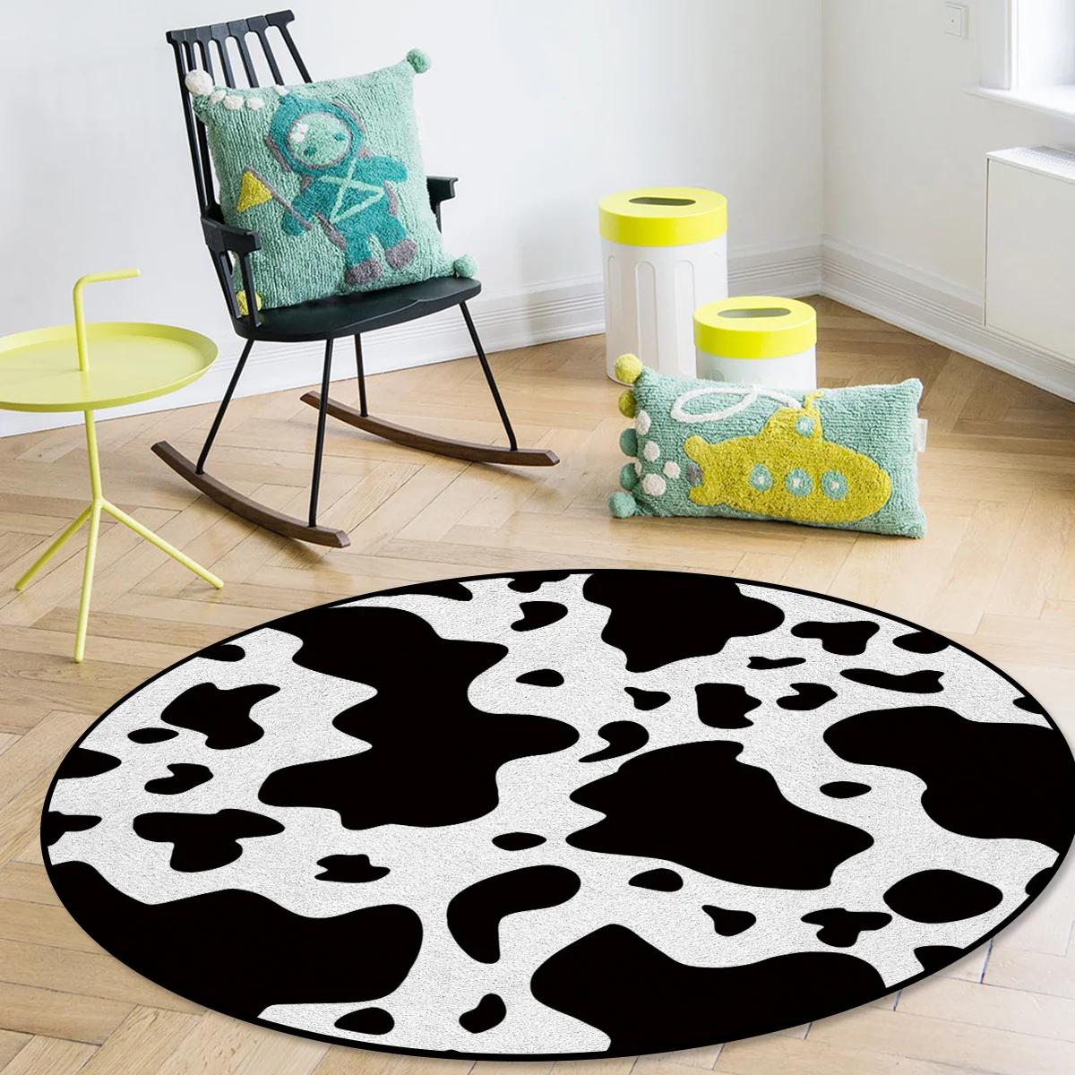 Black White Graffiti Cow Spot Pattern Rugs and Carpets for Home Living Room Round Rug Children Rooms Non-slip Crawling Round Mat