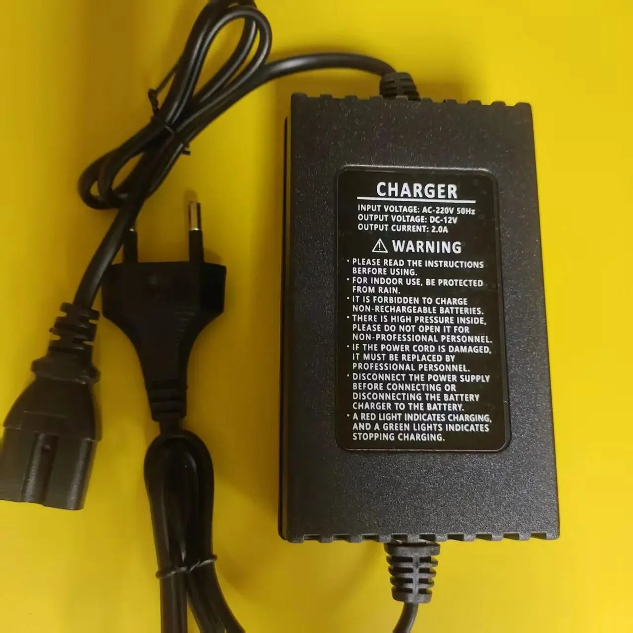 Pengisi Daya Pintar 12V 8AH untuk Penyemprot Listrik Baterai Asam Timbal Mainan Mobil Motor Sepeda 12V Adaptor Pengisi Daya T DC 2A AC 220V