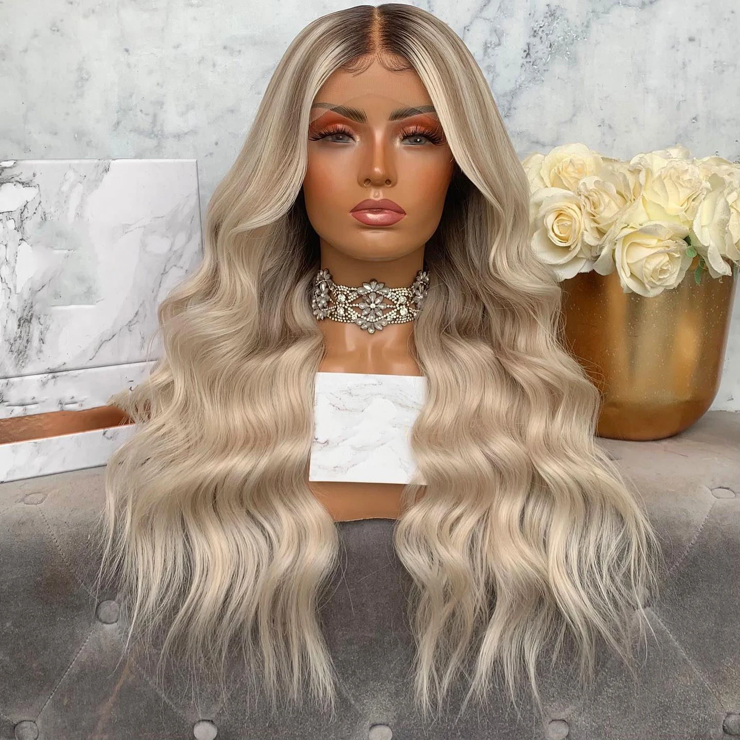 Miękkie blond podkreślić peruka pełna peruki typu Lace z ludzkich włosów wstępnie oskubane ciemne korzenie 13x6 Hd koronki Frontal peruka dziewiczy włosy naturalne fale peruka