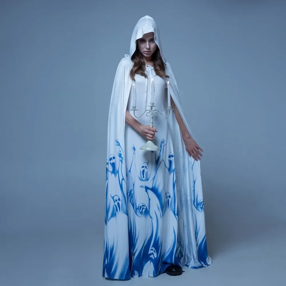 زي الهالوين التنكري لمصاصي الدماء والساحرة الشيطانية الفاخرة