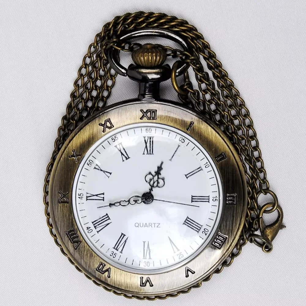 

Vintage Palace Pocket Watch Single Shell White Surface Retro Quartz Roman Numerals Pocket Watch
