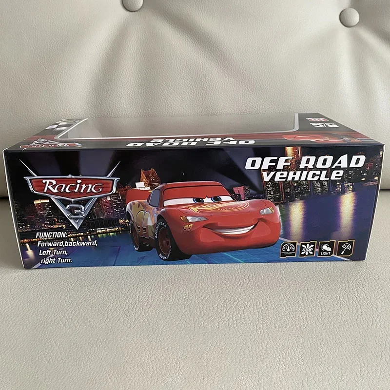 Disney Pixar Cars 3 Zdalnie sterowany elektryczny model samochodu Zabawki Zygzak Mcqueen Samochód wyścigowy Samochód sportowy Model Zabawki Prezent