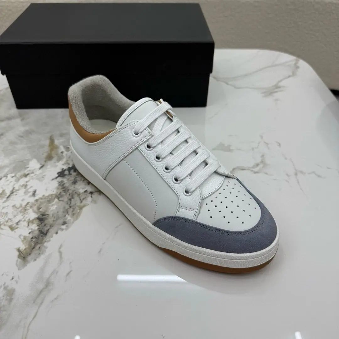 Zapatillas de caña baja con forro polar, diseño de bloques de color blanco y marrón, unisex, con suela plana, de cuero liso y ante, calzado casual, cálido, ideal para otoño e invierno, para uso urbano y skate, para hombres y mujeres.