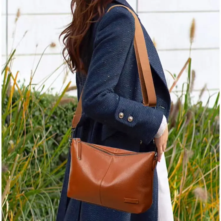 

Real leather women's large capacity fashion shoulder crossbody bag mobile phone storage commuting premium diagonal span bag