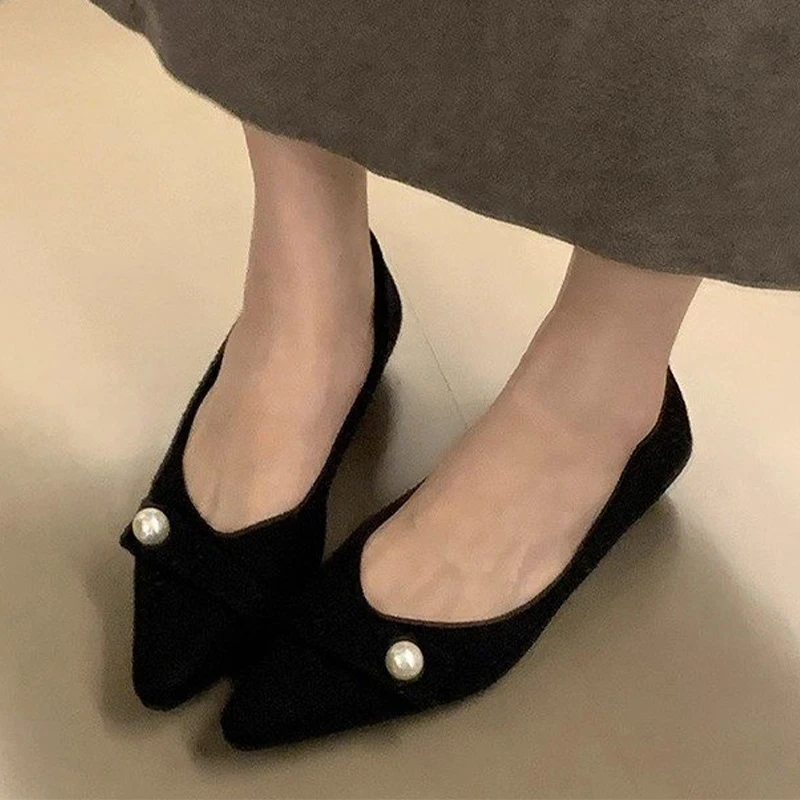 

Pearl Women Fur Flats Shoes Pointed Toe Loafers Shoes 2026 Spring Sexy Dress Short Plush Warm Shoes Elegant Shallow Zapatos Lady