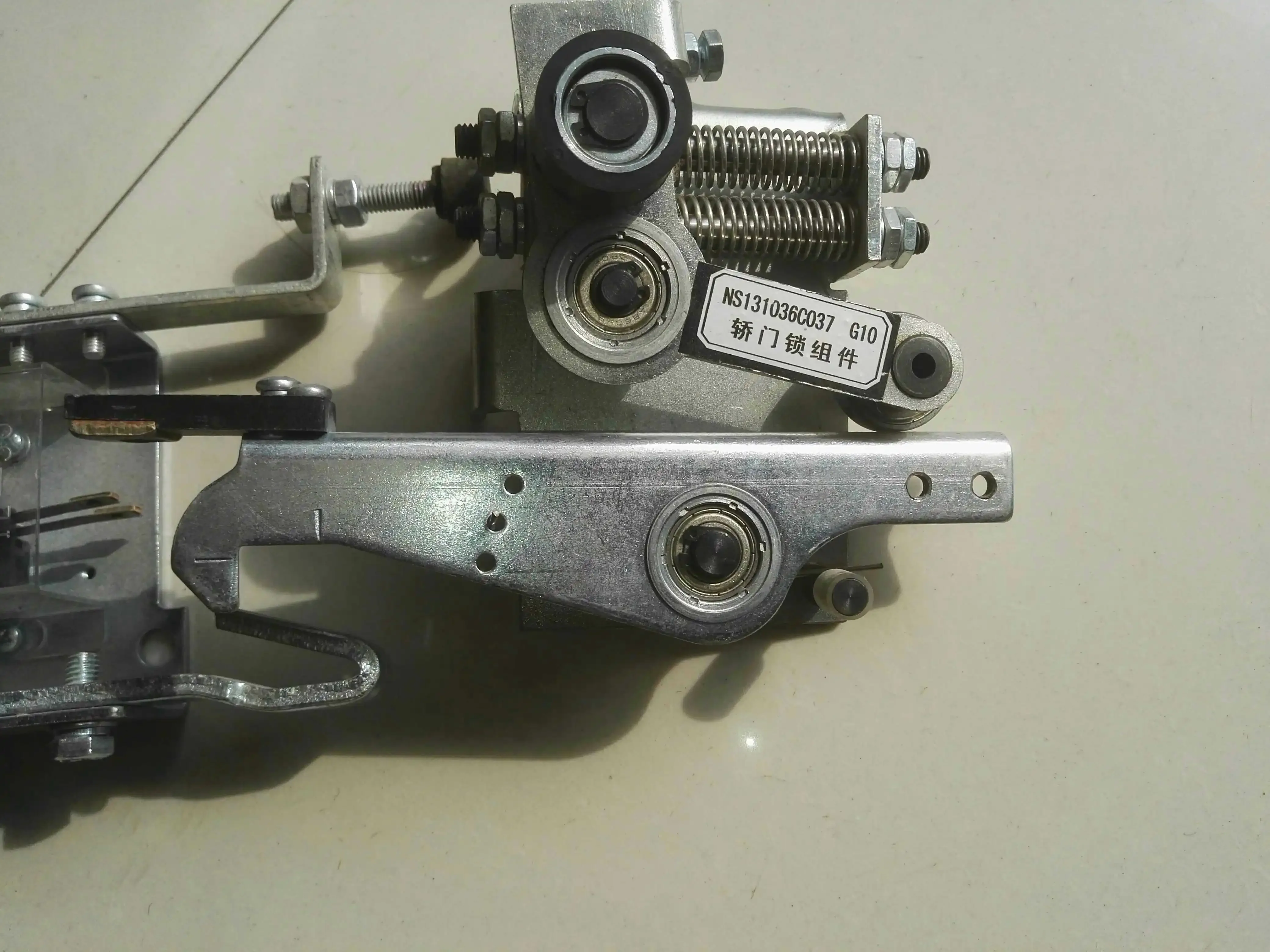 

Car door lock assembly MKG131-08/NS131036C037 G10 G14 G18 G20/22