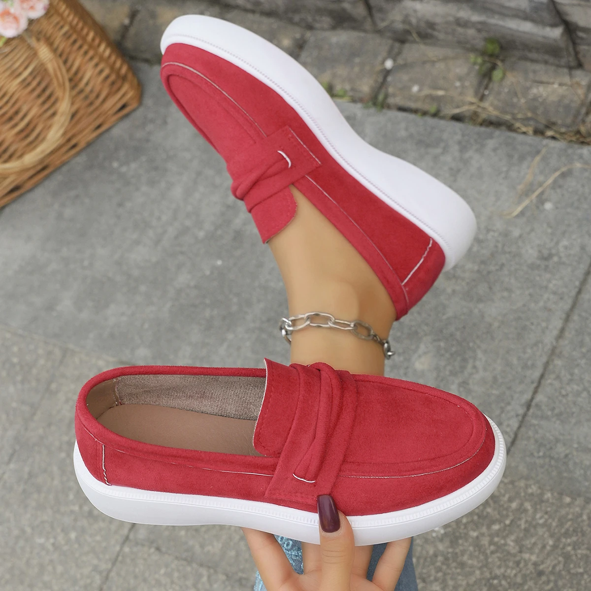 

Корейские женские лоферы 2025: повседневные женские кроссовки-слипоны с круглым носком, новые, из флокированной ткани, для отдыха