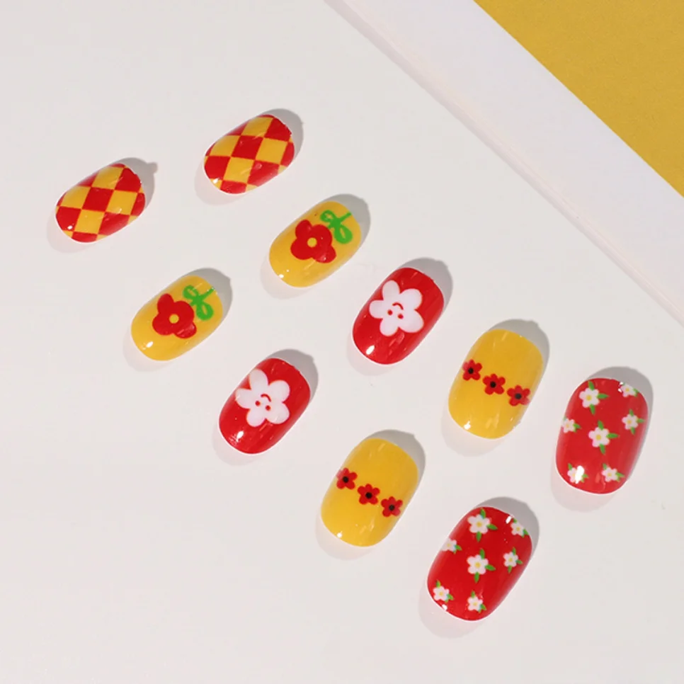 24Pcs Children Wearing Artificial Fake Nails Cute Cartoon Color Removable Acrylic Press on Nails No Glue Short False Nails Art