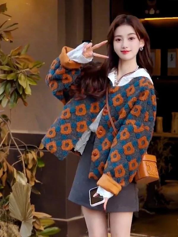 

Весна 2026: Короткая женская пуховая куртка с круглым вырезом, 3D-цветочным дизайном, в корейском стиле, модная, омолаживающая, с эффектом антивозрастного воздействия