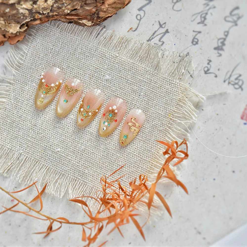 1 Stück 5D Retro Gold Französisch Streifen Linie Nail art Aufkleber Bronzing Edelsteine Selbstklebende Aufkleber Luxus Diamant Maniküre Sliders