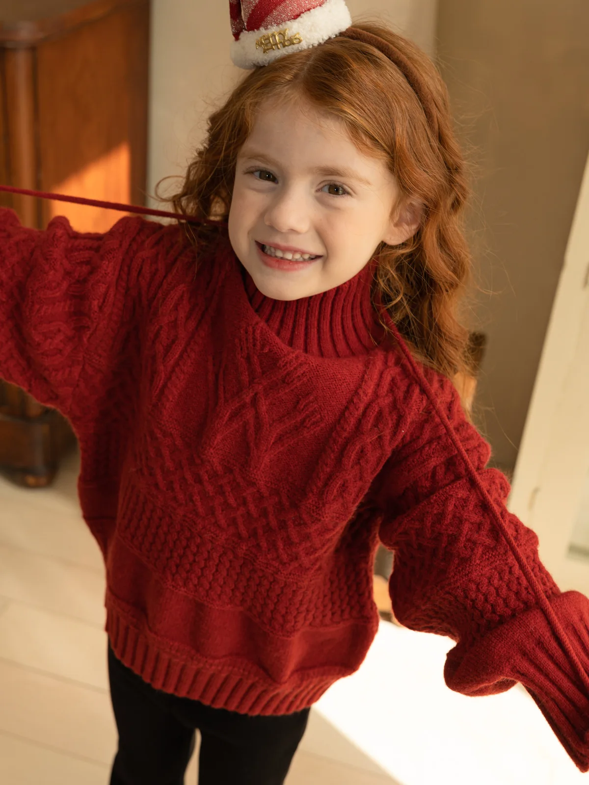 2024 neue Koreanische Stil Mädchen Ausländischen Stil Gestrickte Lose High Neck Handschuh Pullover Kinder Weihnachten Roten Pullover Mädchen Pullover