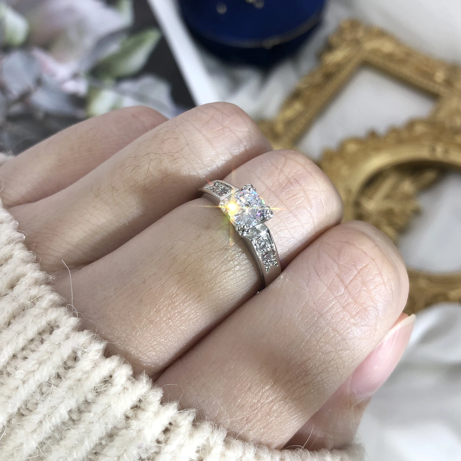Top Quality ZYR052 Classic Crystal Ring Silver Color Wedding Ring Austrian Crystals Full Sizes