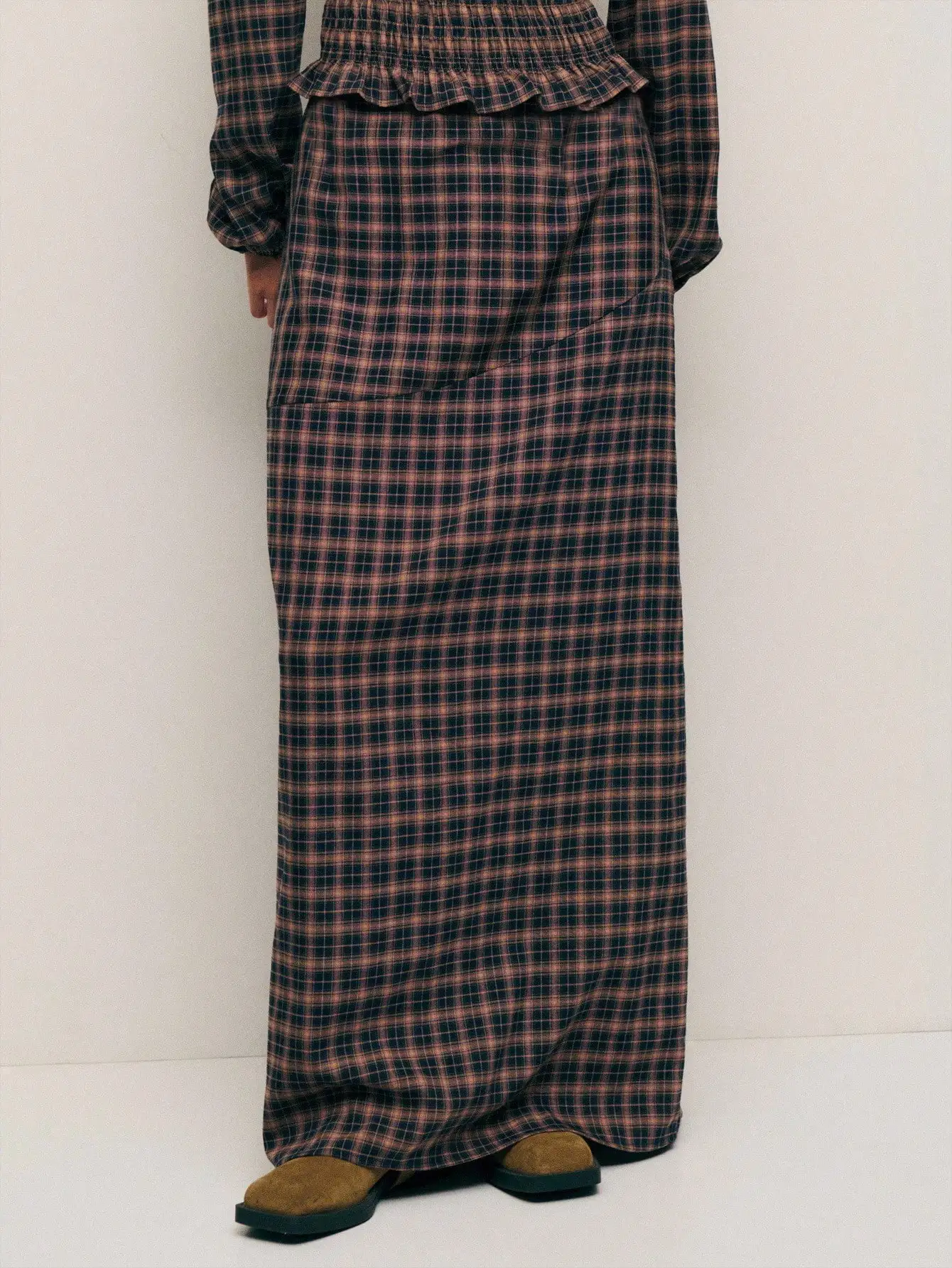 플레이드 투피스 세트, 러플 웨이스트, 긴팔 탑 & 맥시 스커트, 겨울 오피스에서 저녁까지 착용 가능