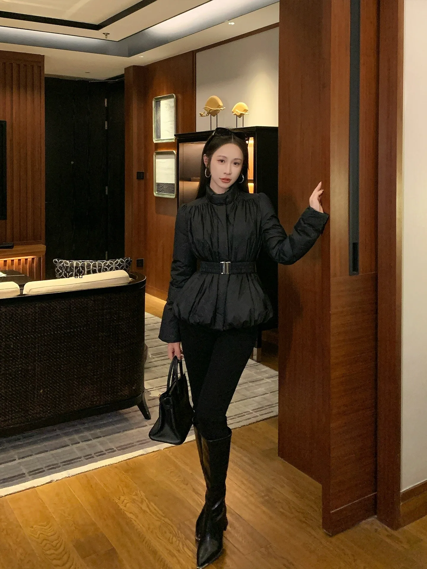 

Bla ort Goose down Jaet Women's Winter Warm Fce Waist-Cinching Stand Collar Coat Sli Cact Design 2025 New Arr...