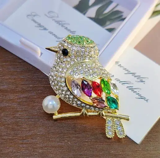 Magpie bird brooch high-end Japanese cute anti glare high-end feeling personalized suit color brooch chest flower accessory