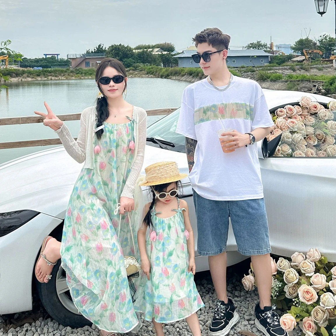 

Vacation Family Holiday Matching Clothes 2025 Summer Mother Daughter Beach Sling Dresses Floral Print Father Son T Shirts Tops