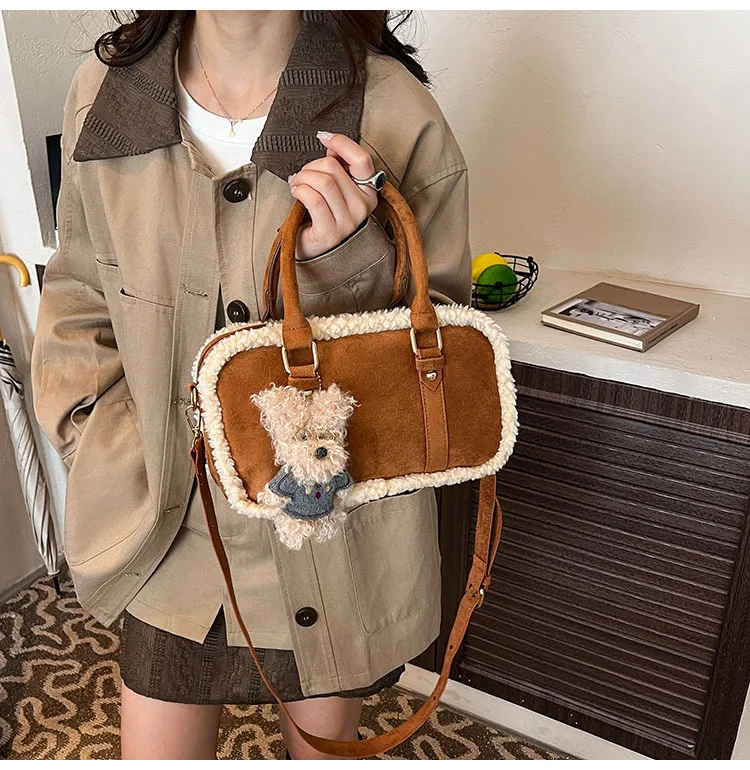 شعبية الموضة الرائعة حقيبة صغيرة المرأة 2026 شتاء جديد ريترو أفخم حقيبة يد عصرية تنوعا حقيبة ساعي الكتف