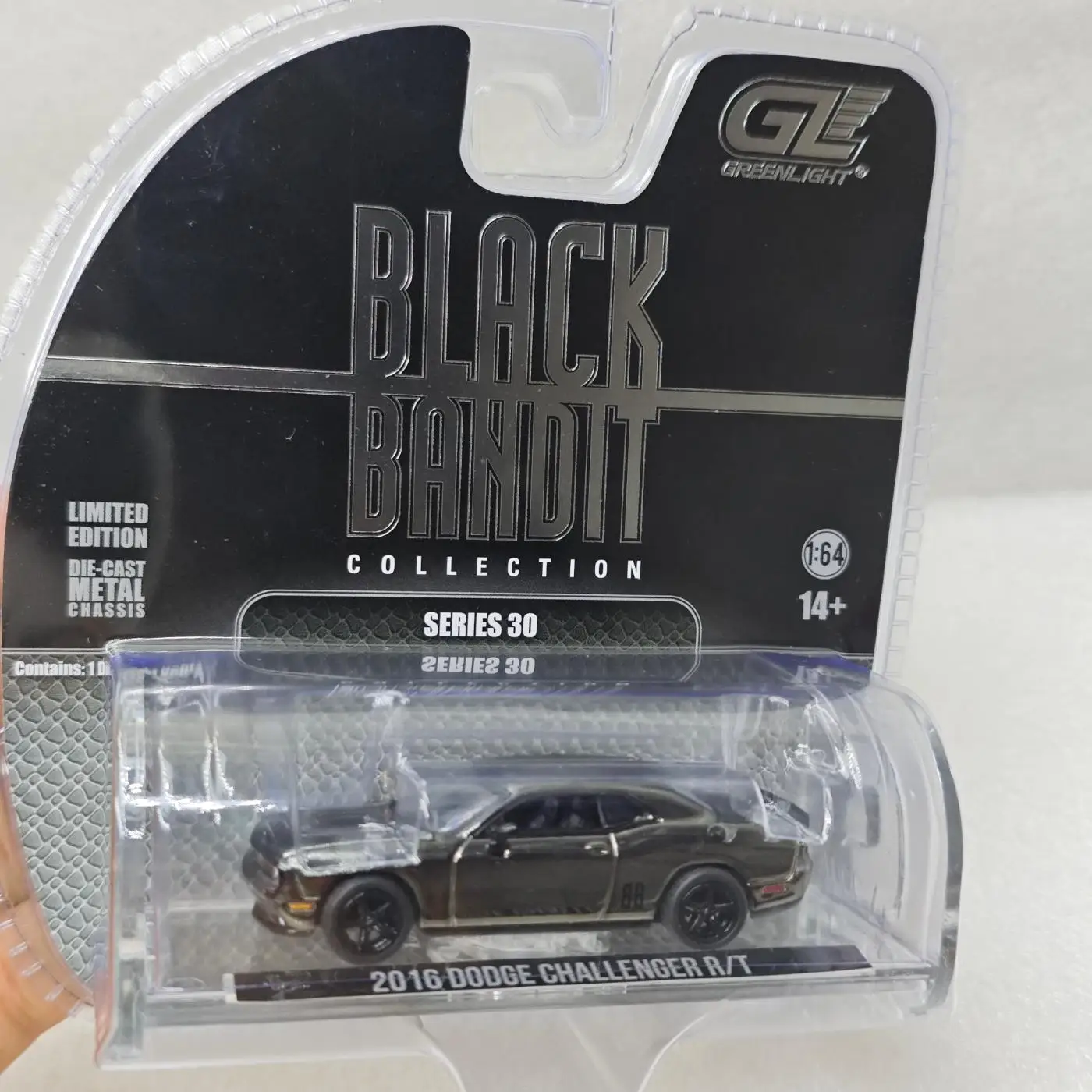 GreenLight 1:64 Gangster série 30-2016 Dodge Challenger R/T 28170-A placage gris alliage voiture modèle marché ornement objets de collection