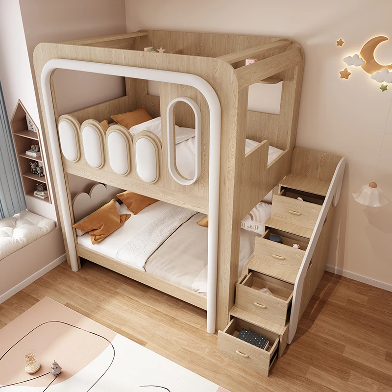 سرير أطفال على وخارج، شقة صغيرة مكونة من طبقتين، الأم والطفل، الكبار العالي والمنخفض لا يتداخل مع