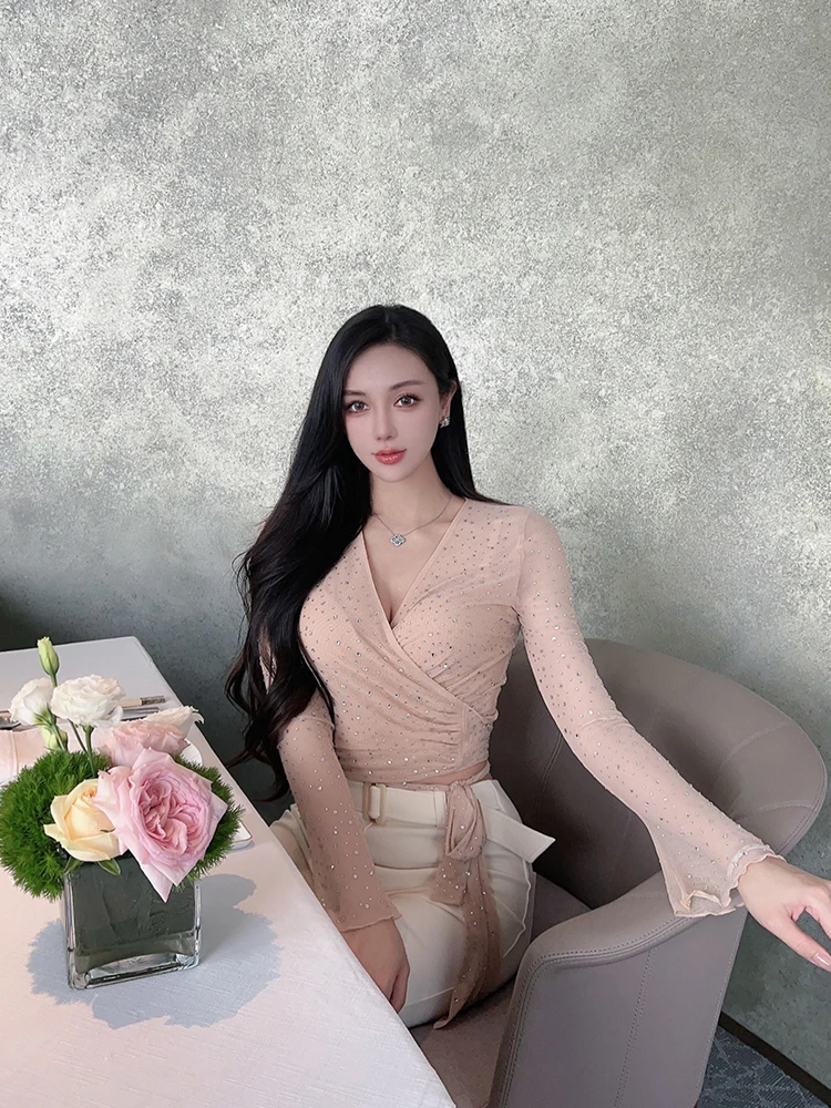 

Women's ort Svel V-ne T-irt Spring Summer Elastic Rhinestone Base irt Waist-cinching Versatile Personali Top