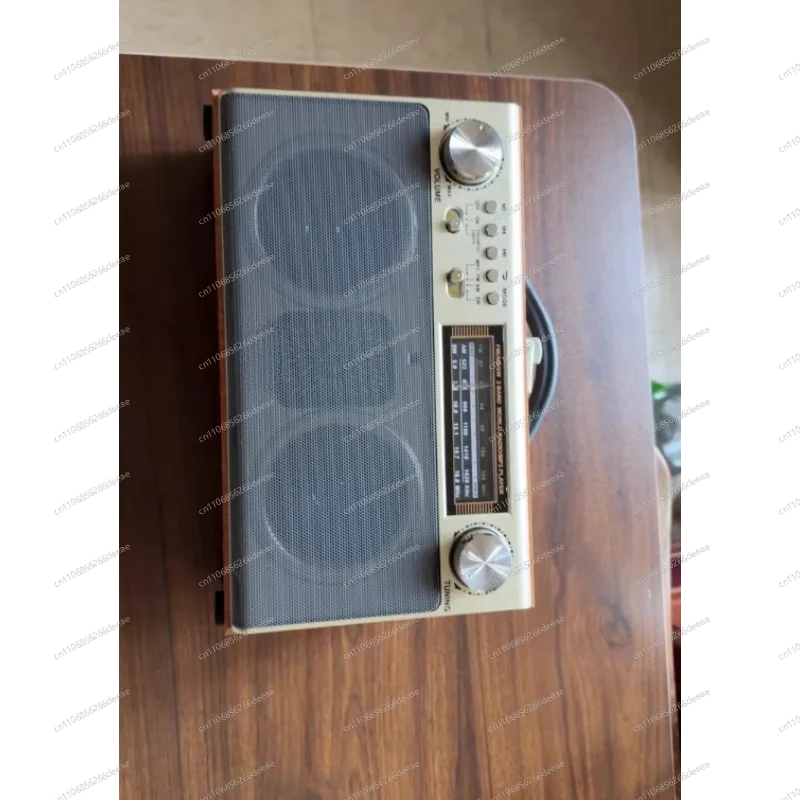 

Retro Desktop Full-Band Radio – Wooden Bluetooth Speaker with Tuner, All-in-One Vintage Player for Home & Nostalgic Listening