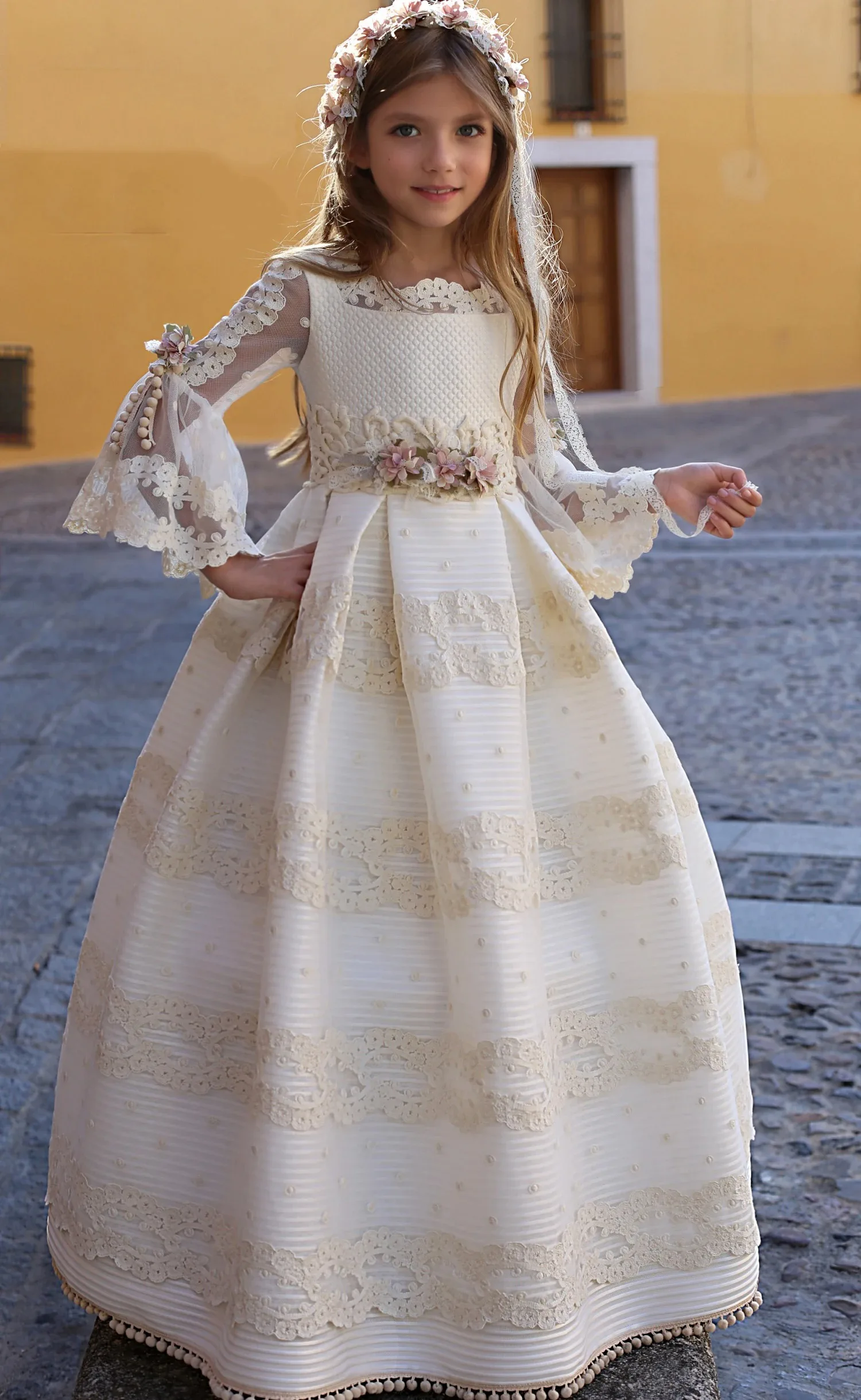 abiti-da-damigella-bianchi-in-pizzo-con-applicazioni-a-linea-a-cintura-e-maniche-lunghe-per-la-prima-comunione-matrimoni-compleanni-feste-formali-e-balli