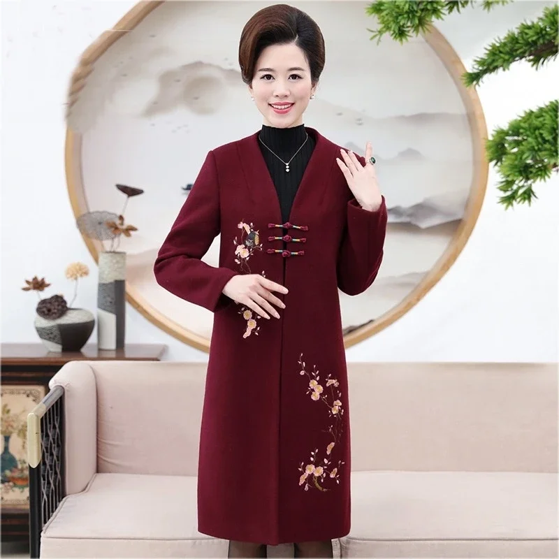 Traditional Chinese Ladies Jacket Women Fashion Slim Slimming Woollen Embroidered Jacket Elderly Mother Outerwear FF1845