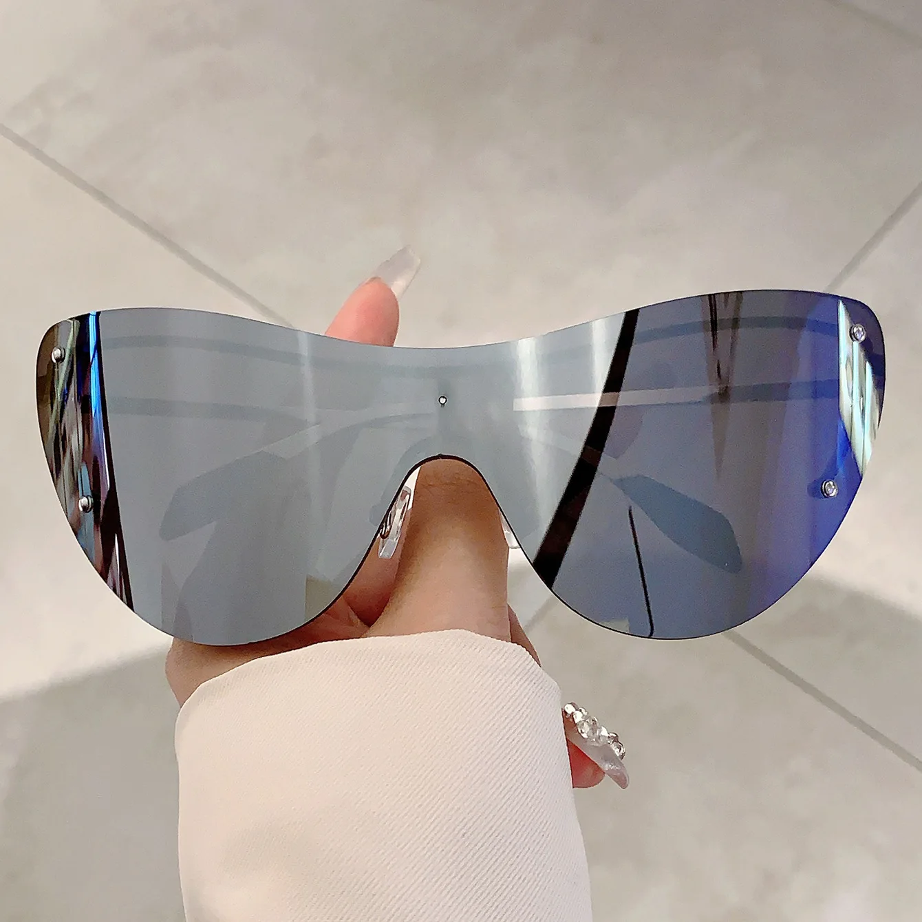 Vintage One Piece Cat Eye Sunglasses Women For Men Luxury Brand Designer Sun Glasses Popular Outdoor Goggle Punk Rivet Shades