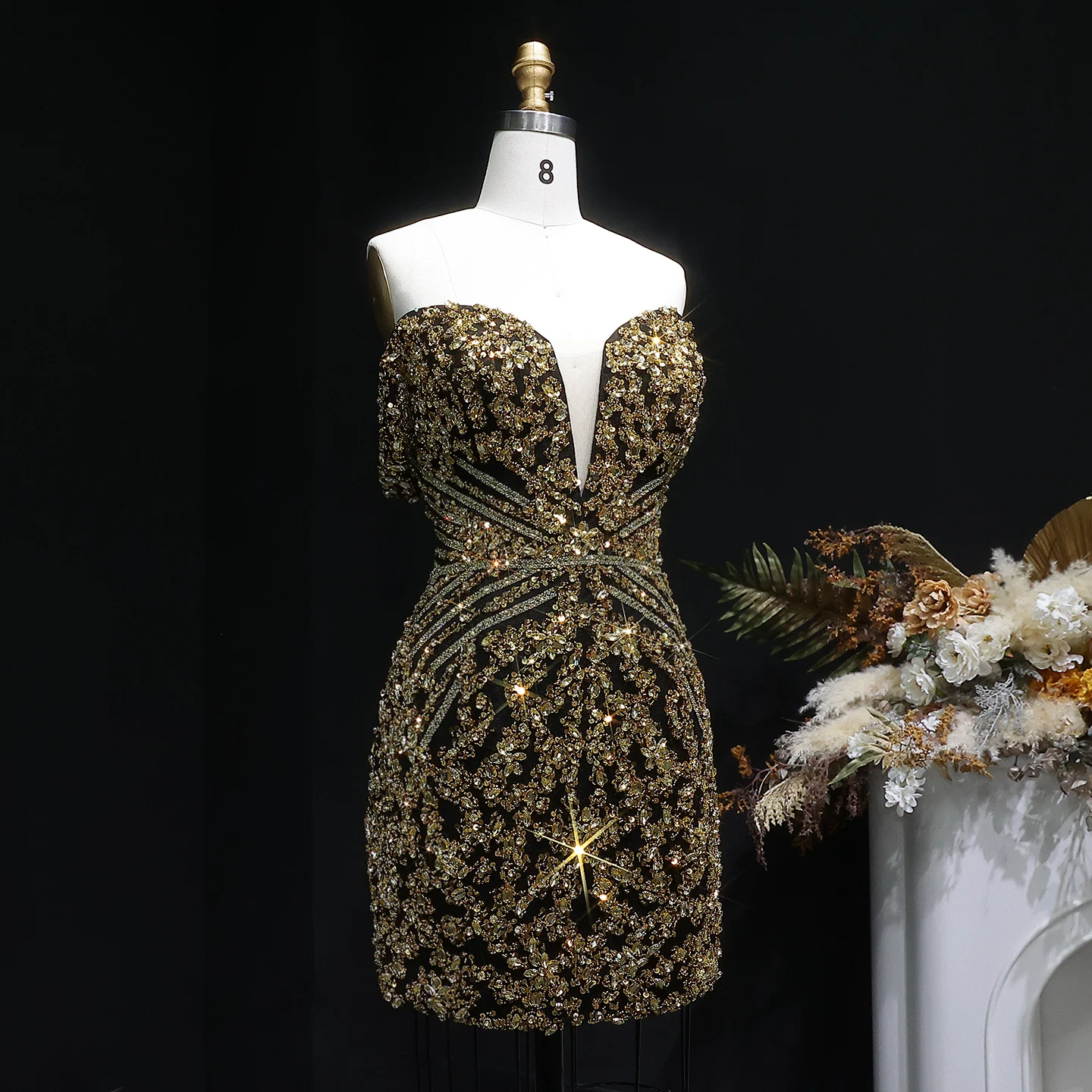 Sharon Said Schwarzes schulterfreies Kleid mit tiefem V-Ausschnitt und schweren Perlenverzierungen, kurzes Cocktailkleid für Abschlussball und Party, Dubai, RM131, maßgeschneidert – Detail 13