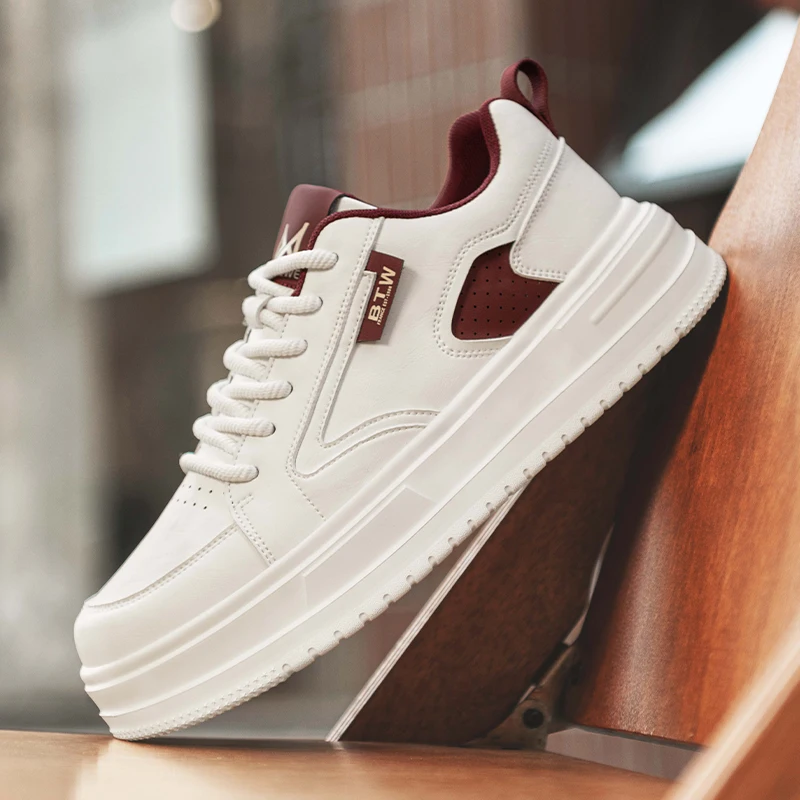 2025 Nuevas zapatillas blancas de otoño para hombre: zapatos casuales transpirables, estilo de pareja, de moda y más vendidos