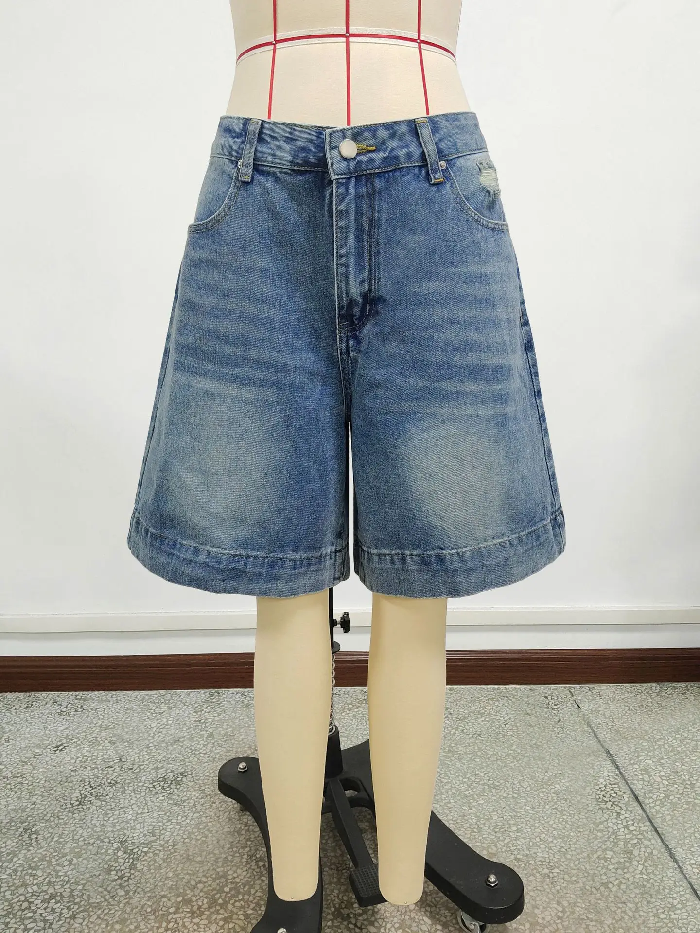 Fashionable Retro Denim Wide Leg Short Pants Women's Loose Slim Straight Casual Mid-Length Summer New Style High Waist Jeans view 3