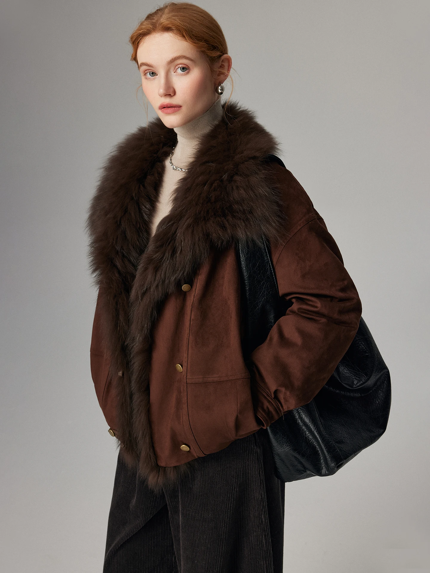 Vintage American fox fur coat, a young and elegant down jacket with a sense of sophistication for women, and a white goose down