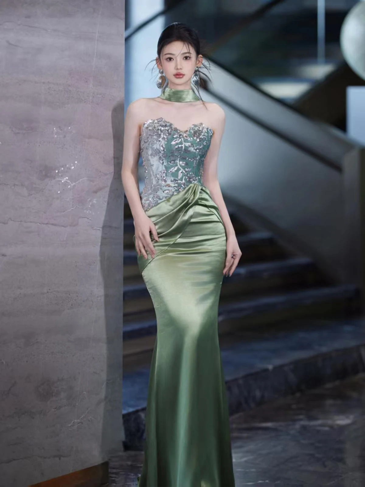 

Новый китайский утренний халат Ele для женщин 2026 года, роскошный вечерний наряд без бретелек для помолвки, уникальный дизайн