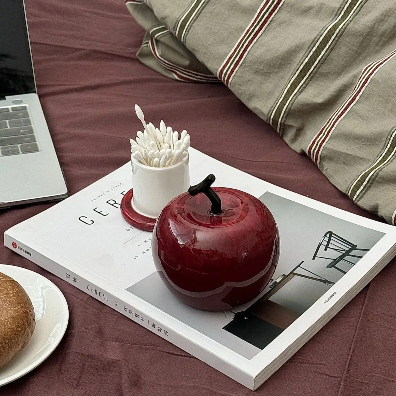 Creative Apple Ceramics Toothpick Holders Minimalist High Aesthetic Value Floss Storage Jar Home Decoration Craft Gift