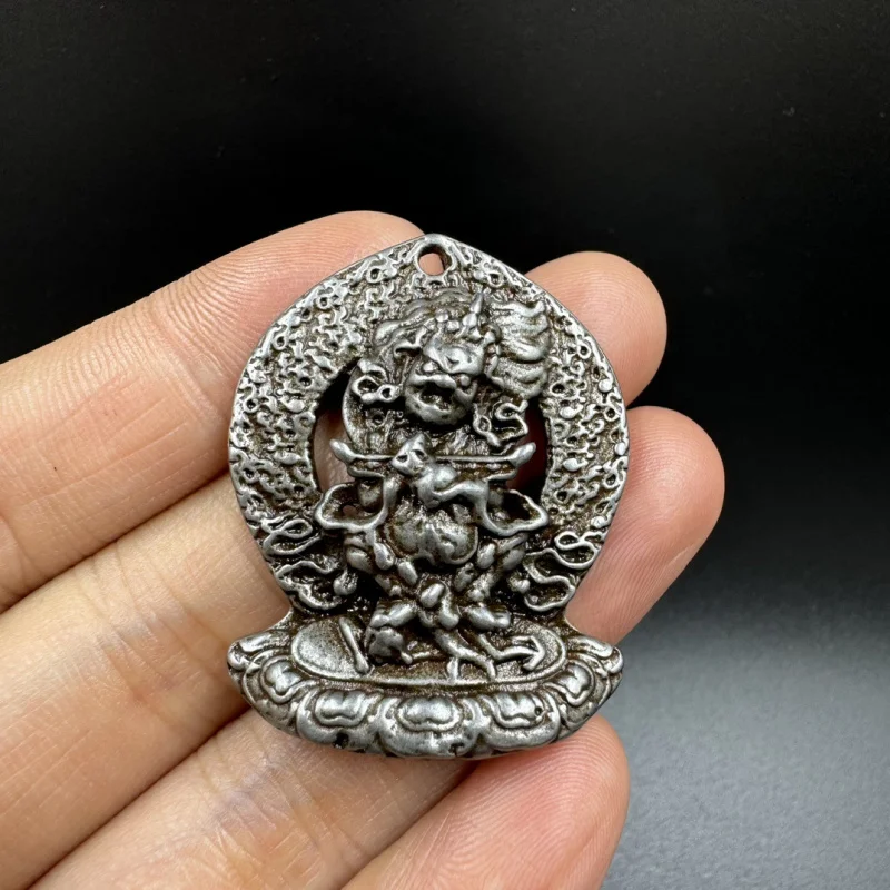 

Nepal Tibetan Style Iron Buddha Statue Pendant Hammered and Chiseled Holding Armor Tibetan Buddha Mahakala God of Wealth Ornamen