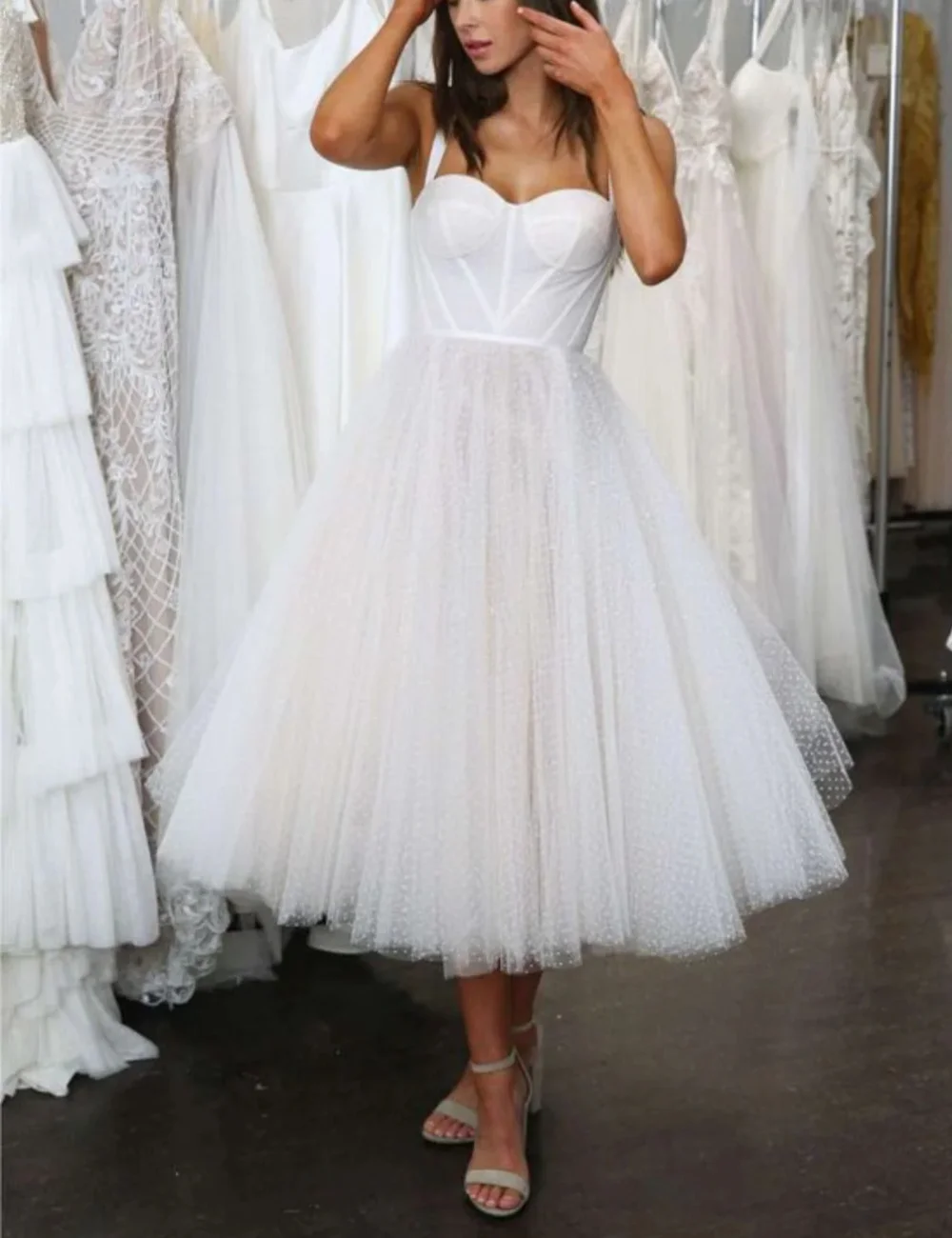 

Elegant Short Spaghetti Straps Tulle Wedding Dresses Sleeveless A Line Tea Length Vestido De Casamento