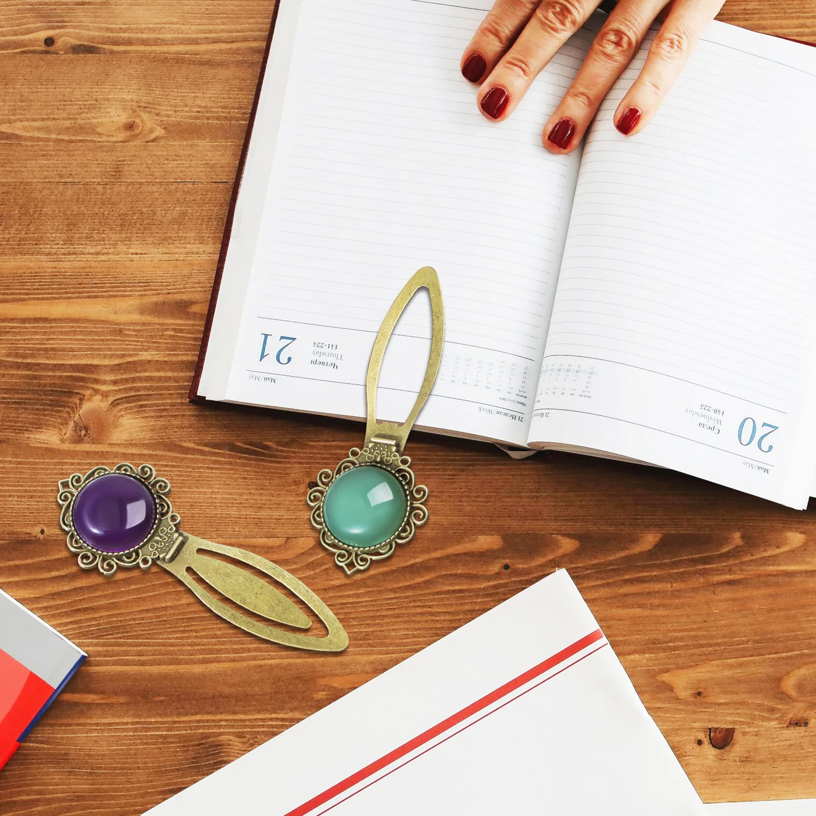 2 ретро-закладки из сплава металла, маркеры для страниц, аксессуары для чтения, винтажный эстетический трафарет, газетная закладка, кулон, подарки