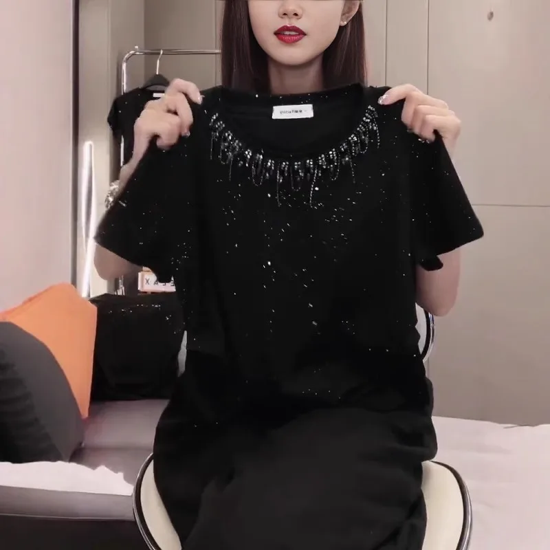 تي شيرت بأكمام قصيرة 2025 نمط كوري جديد مزاجه صناعة ثقيلة ختم ساخن الماس رقبة مستديرة قمة الموضة