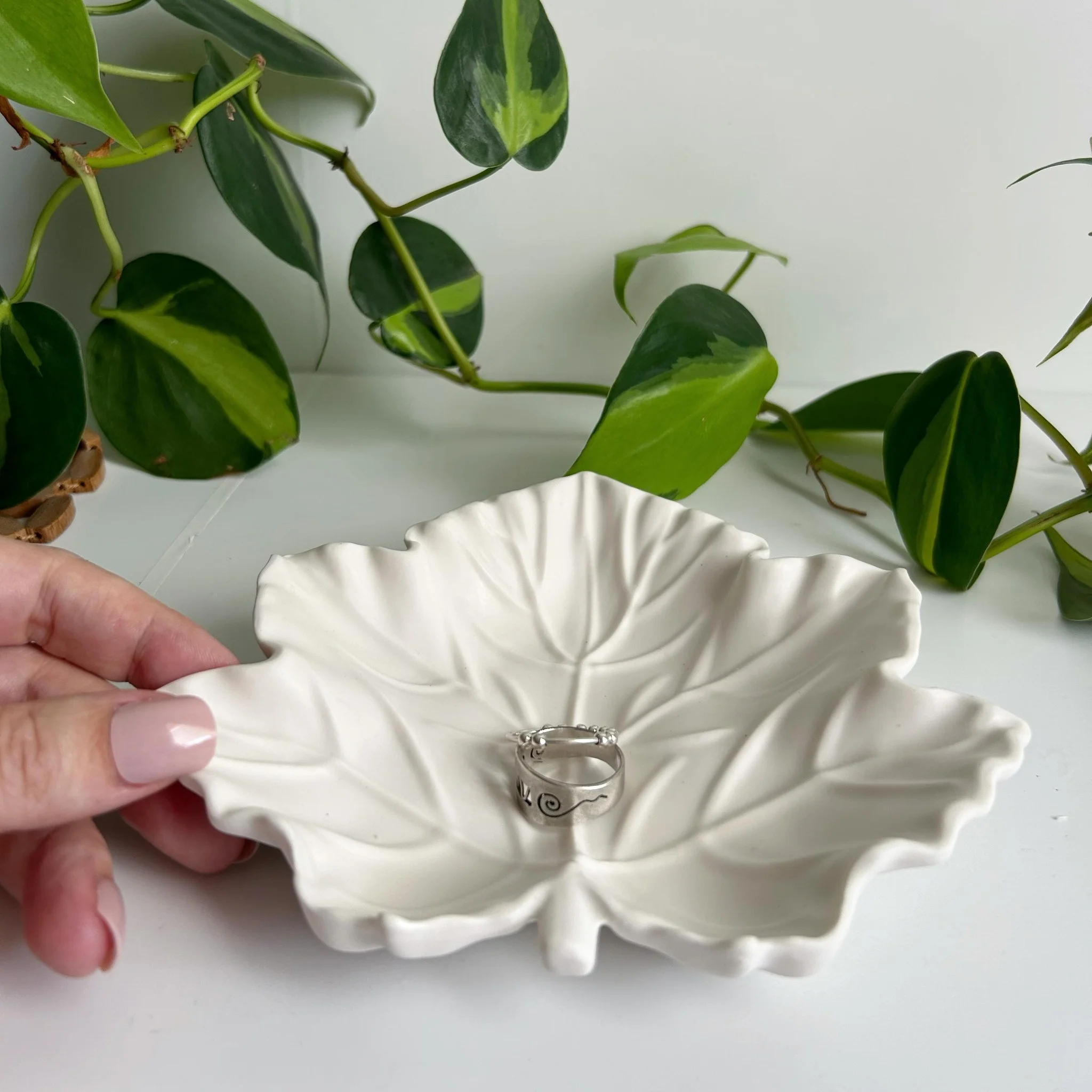 Large Maple Leaf Silicone Mold | Reusable, Durable, Easy-to-Clean, Ideal for Resin, Plaster, Concrete, Jewelry Making