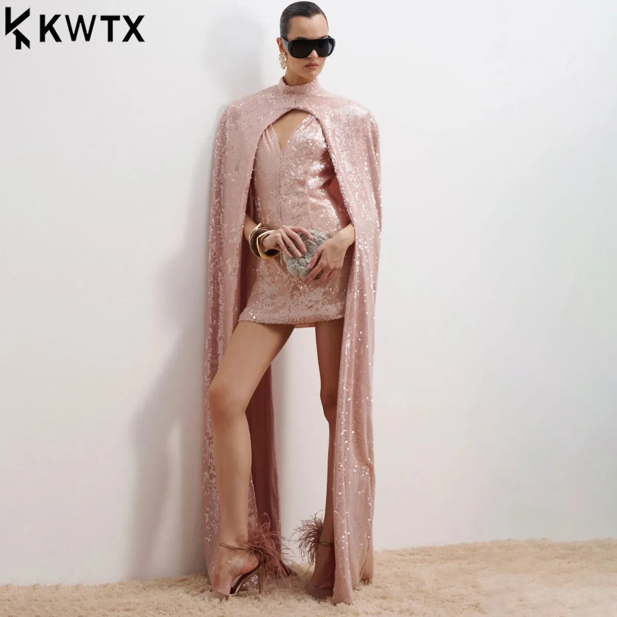 Elegancka różowa sukienka zimowa na przyjęcie świąteczne, długa suknia z cekinową peleryną, podkreślająca talię, seksowna, błyszcząca, formalna, wieczorowa, uniwersalna, wysokiej jakości.